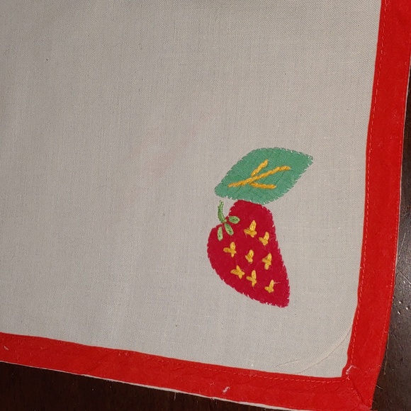 Vintage Strawberry table linen cloth Embroidered white red yellow green - Picture 4 of 5